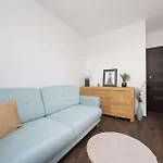 Spacious In With Balcony By Renters Apartman *