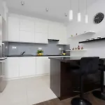 Spacious In With Balcony By Renters
