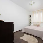 Spacious In With Balcony By Renters *