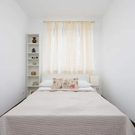 Spacious In With Balcony By Renters Apartment Warsaw