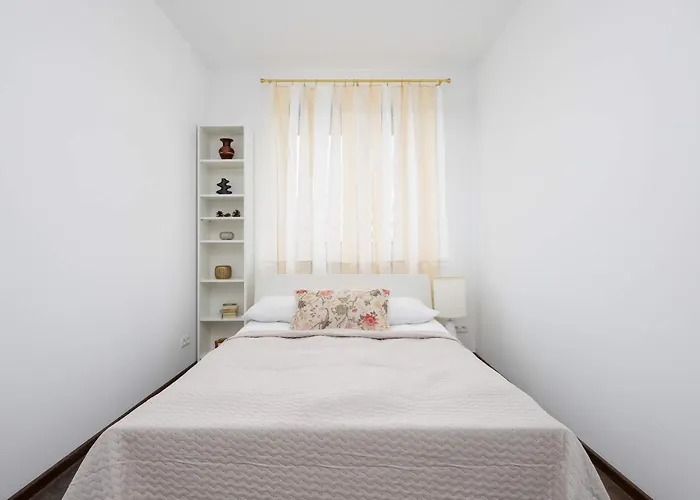 Spacious In With Balcony By Renters Apartment Warsaw