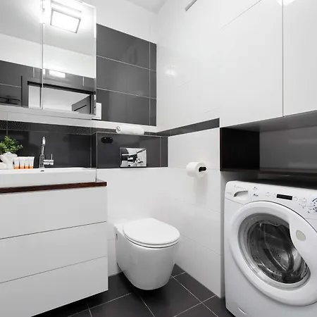 Spacious In With Balcony By Renters 아파트 바르샤바