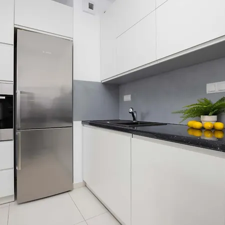 Apartamento Spacious In With Balcony By Renters Varsovia