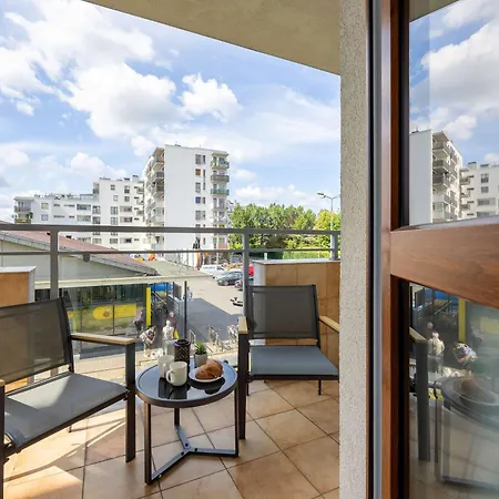 Spacious In With Balcony By Renters Apartamento