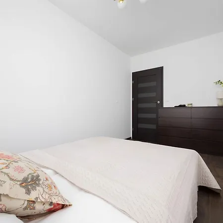 아파트 Spacious In With Balcony By Renters