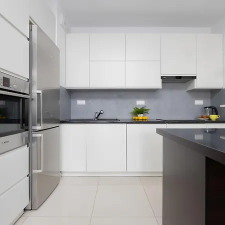 Apartamento Spacious In With Balcony By Renters