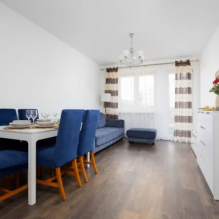 Lägenhet Spacious In With Balcony By Renters