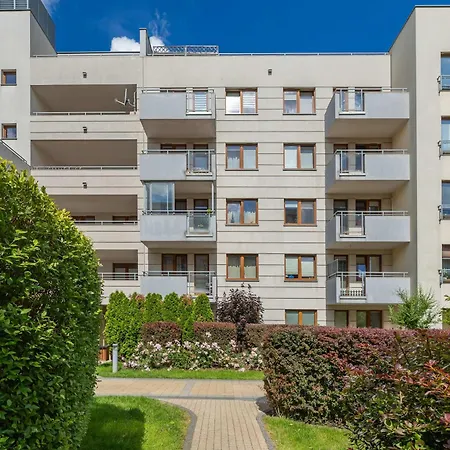 Spacious In With Balcony By Renters Lägenhet